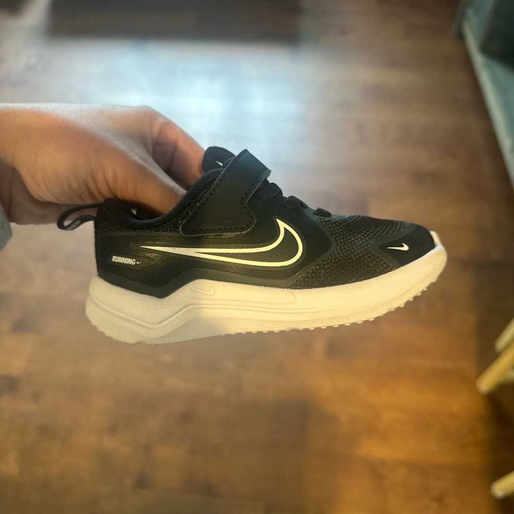 Nike Kids Black Running Shoes size 7